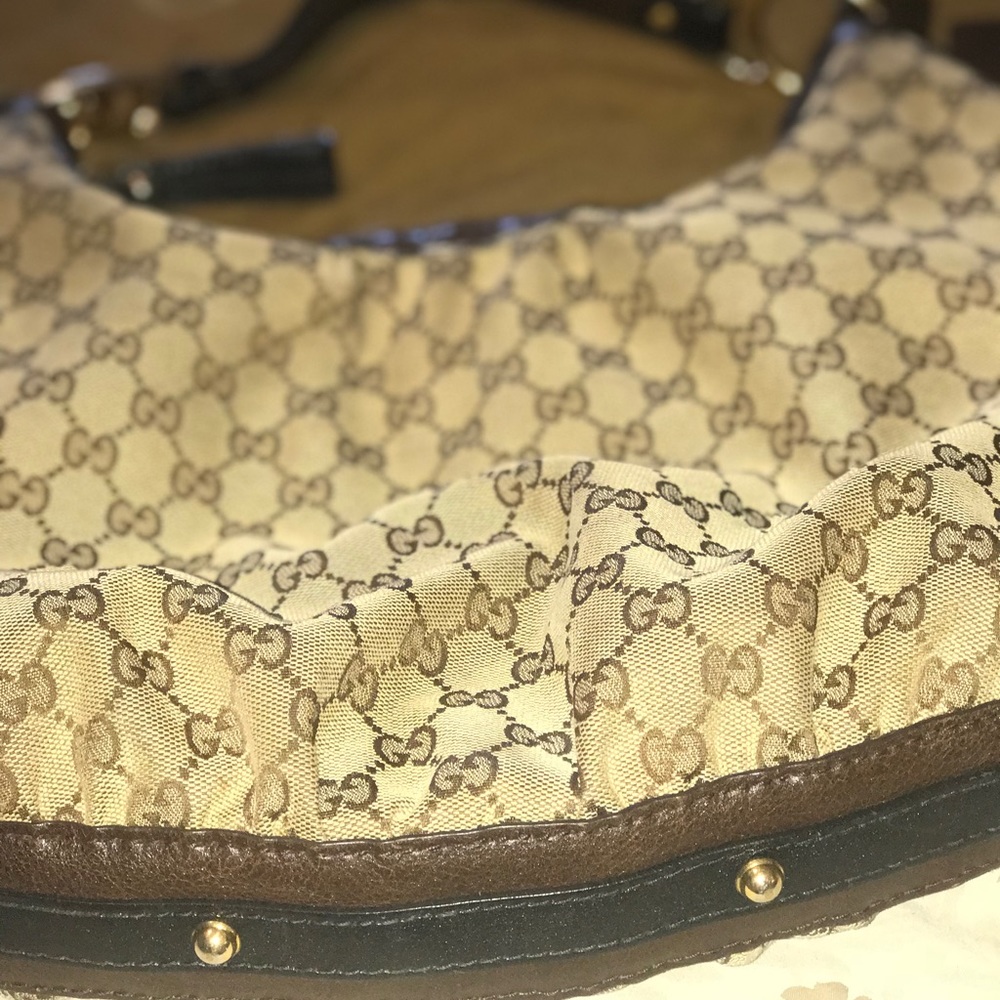 Gucci Hobo Handbag. Make me an offer!